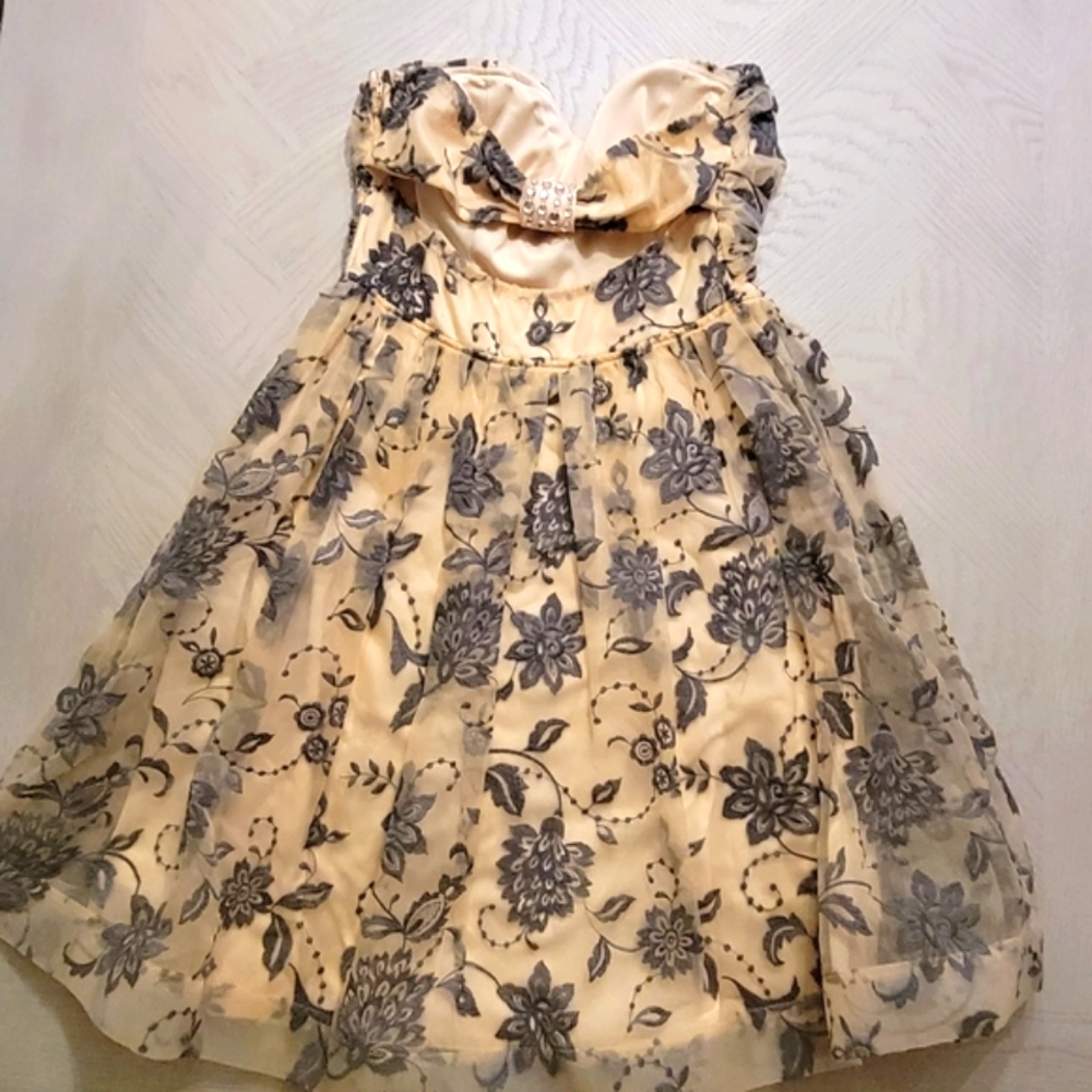 Dress - Picture 3 of 5